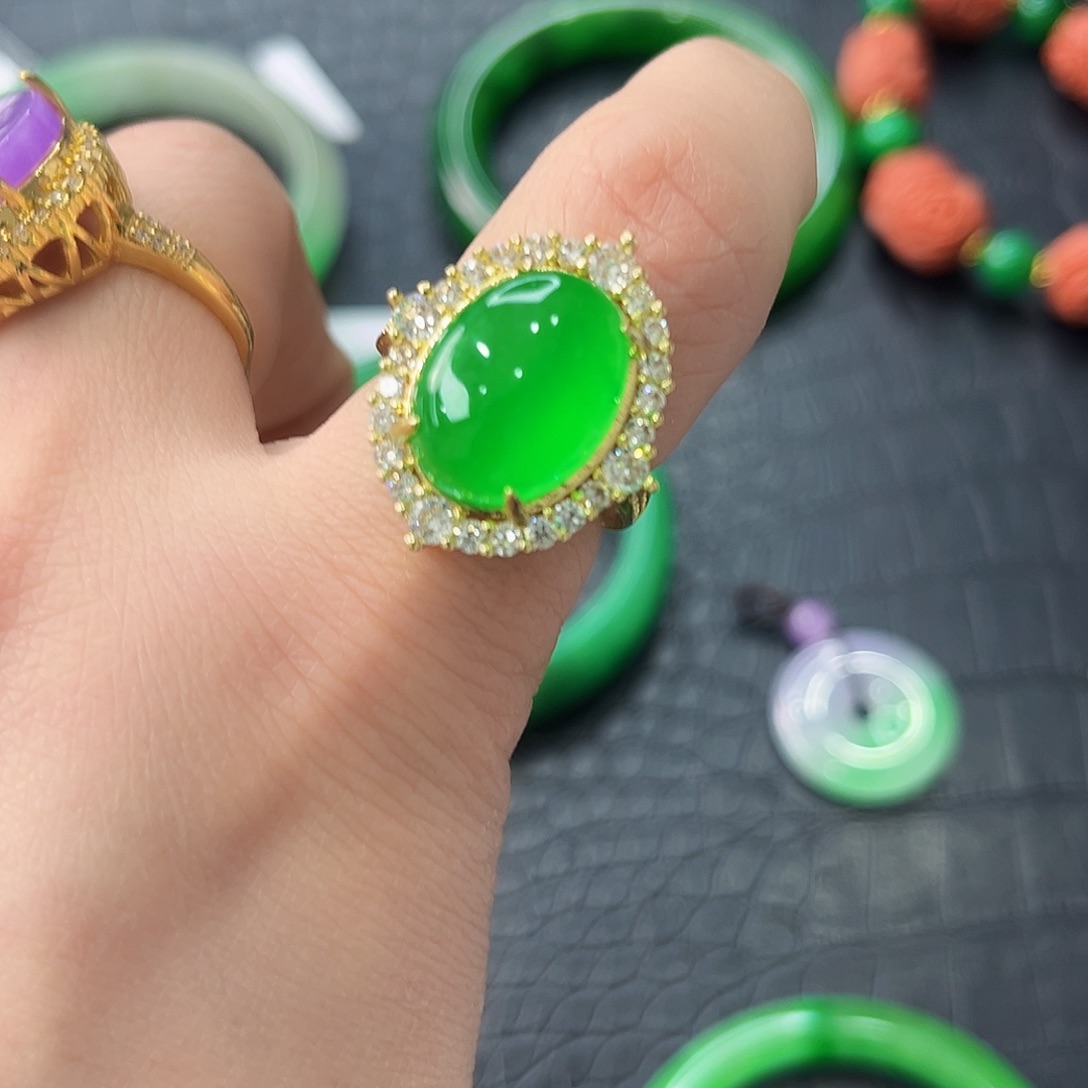 翡翠手镯未镶嵌多样性