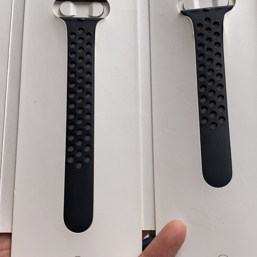 叶***伦99新95新耐克洞洞炭黑色小表盘