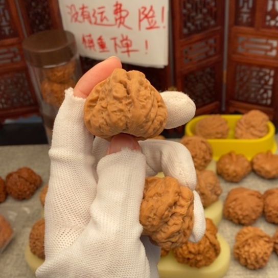 文玩核桃吊坠40开背蛤蟆头