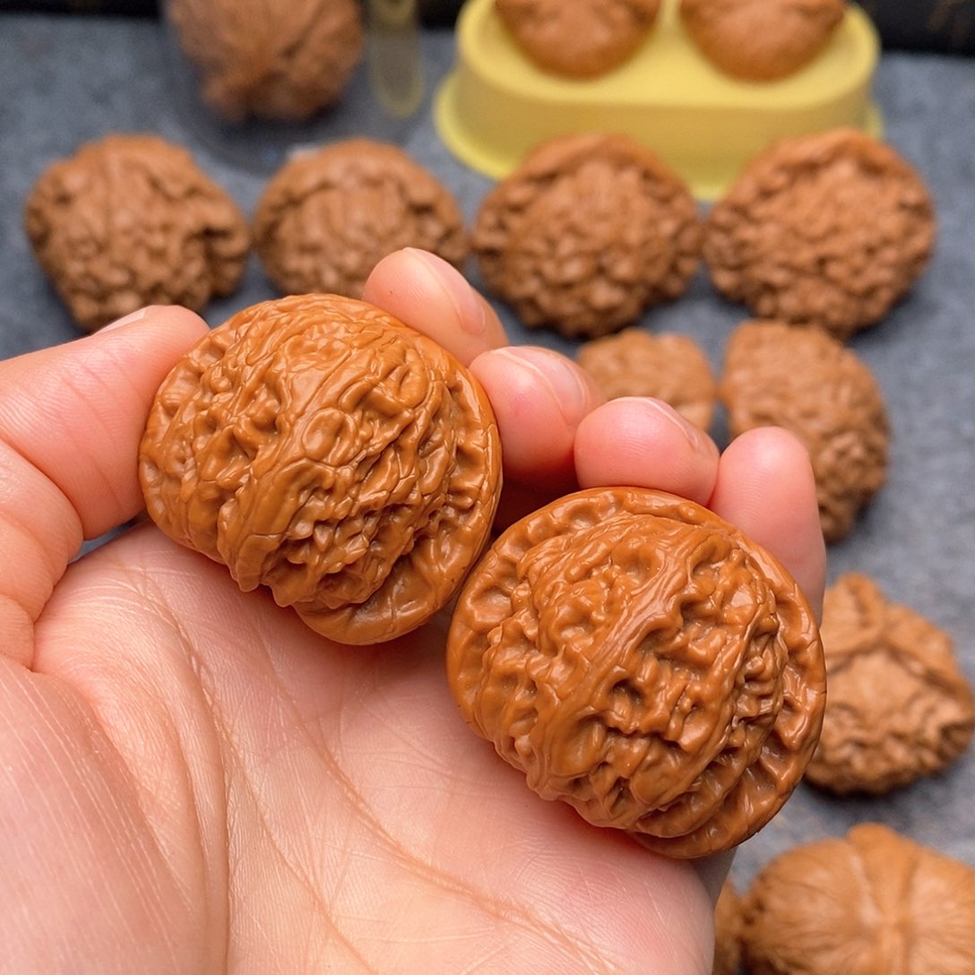 文玩核桃把件红皮白狮子37尺