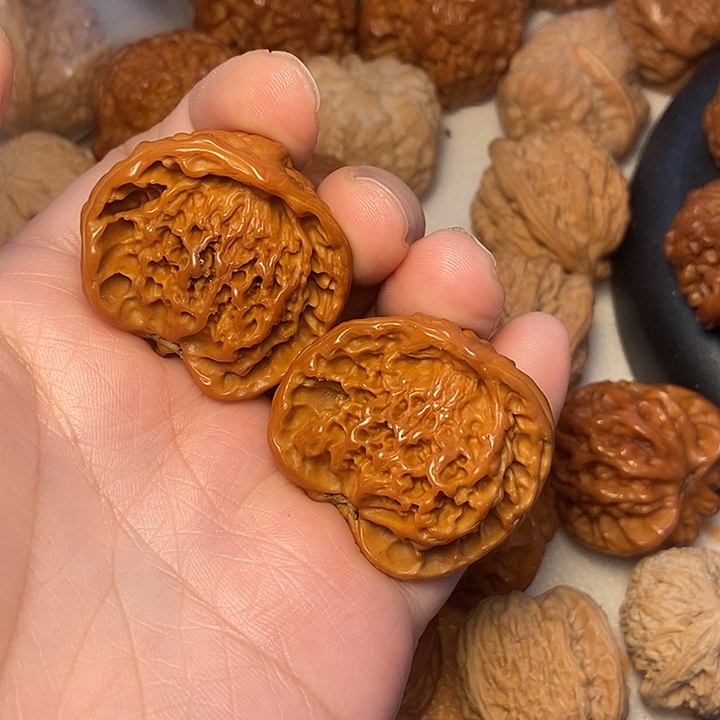 边***少文玩核桃把件蛇头