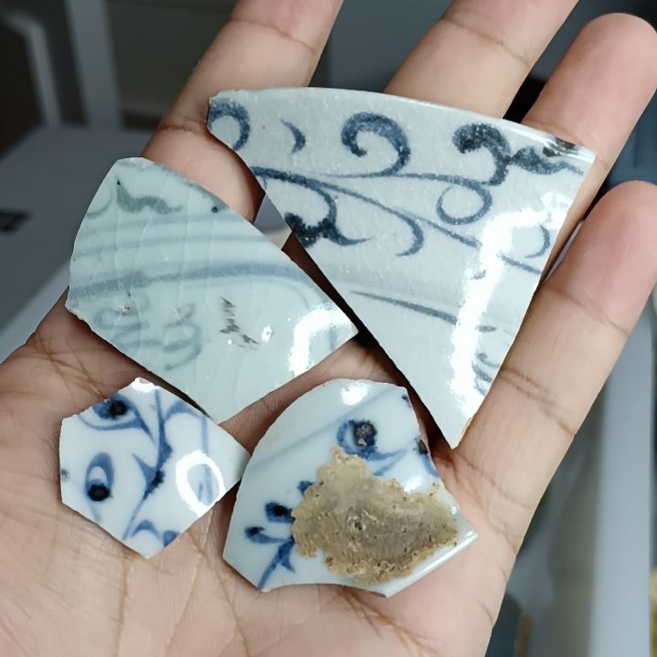 各类青花瓷片四片