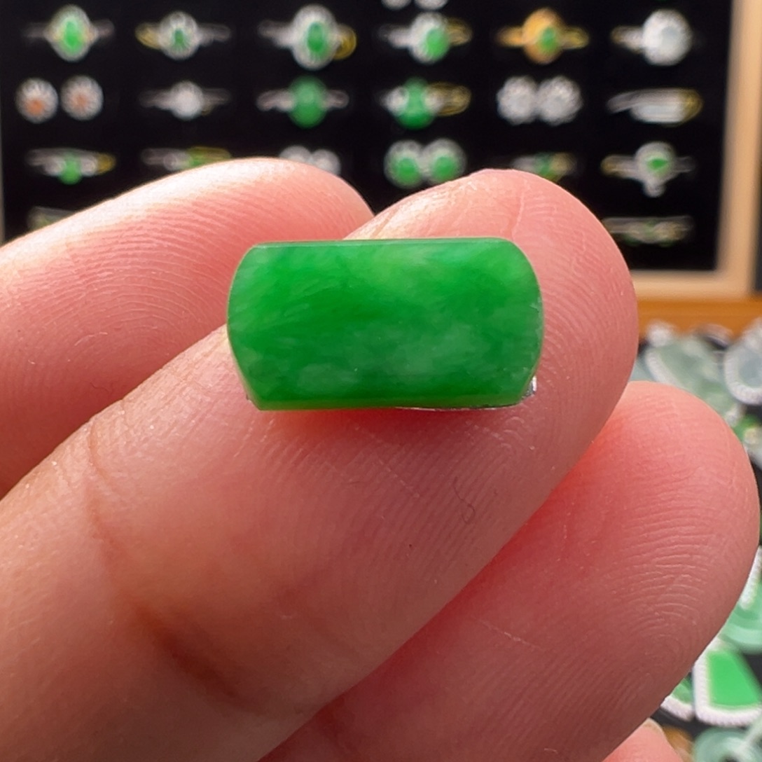 翡翠未镶嵌颈饰马鞍