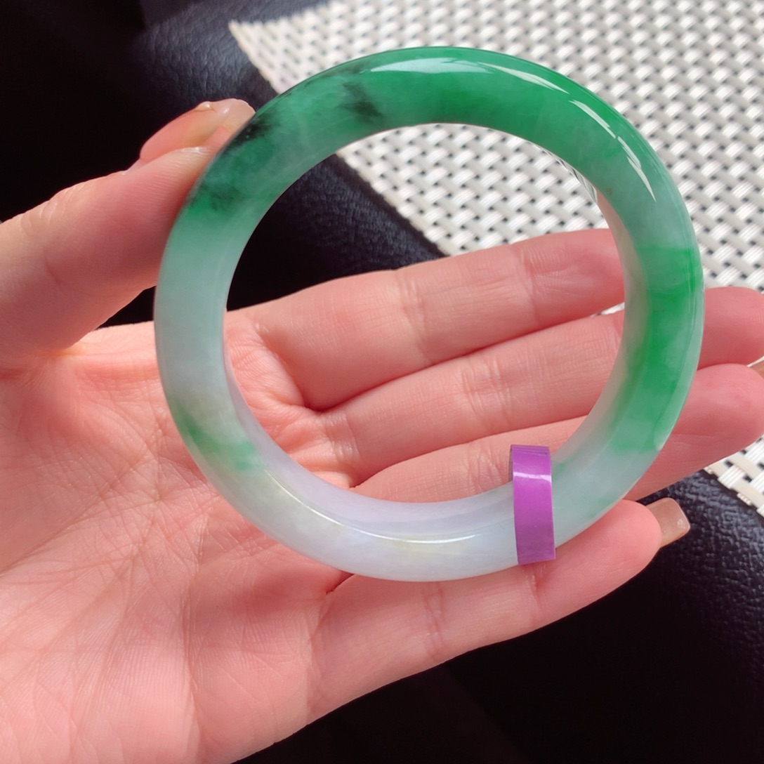 翡翠手镯未镶嵌翡翠