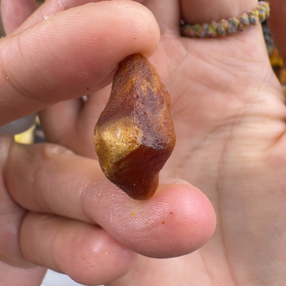 琥珀未镶嵌裸石1.5颗