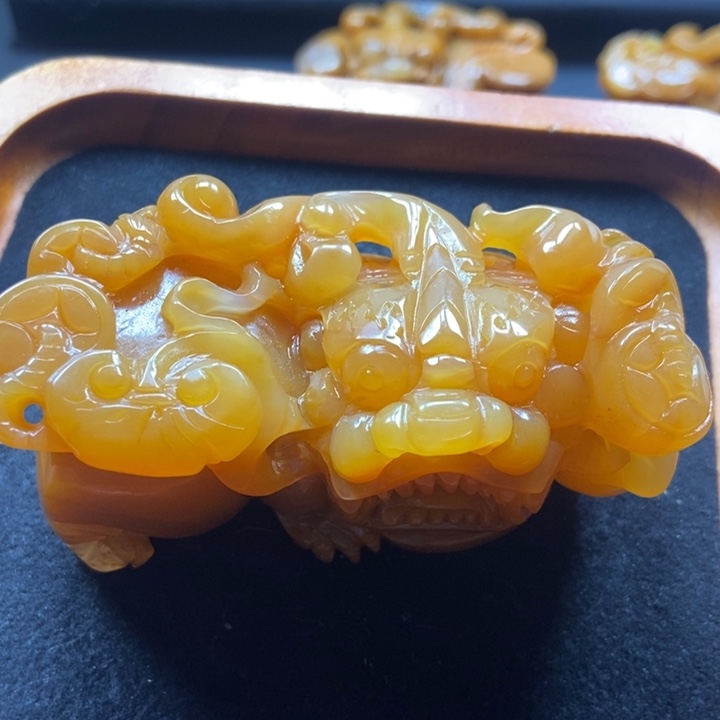 L***H石英质玉（黄龙玉）未镶嵌颈饰