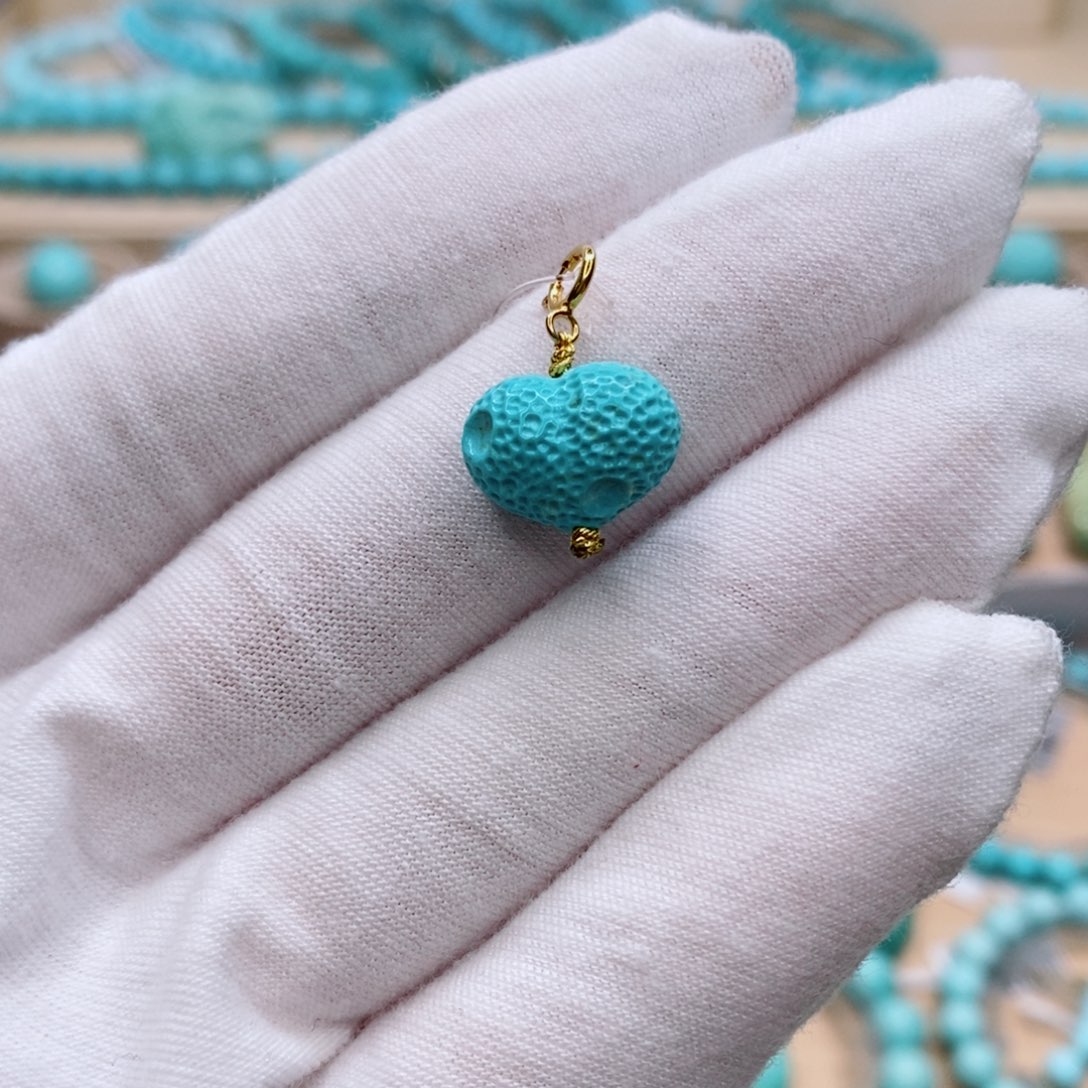 绿松石未镶嵌珠宝奇石