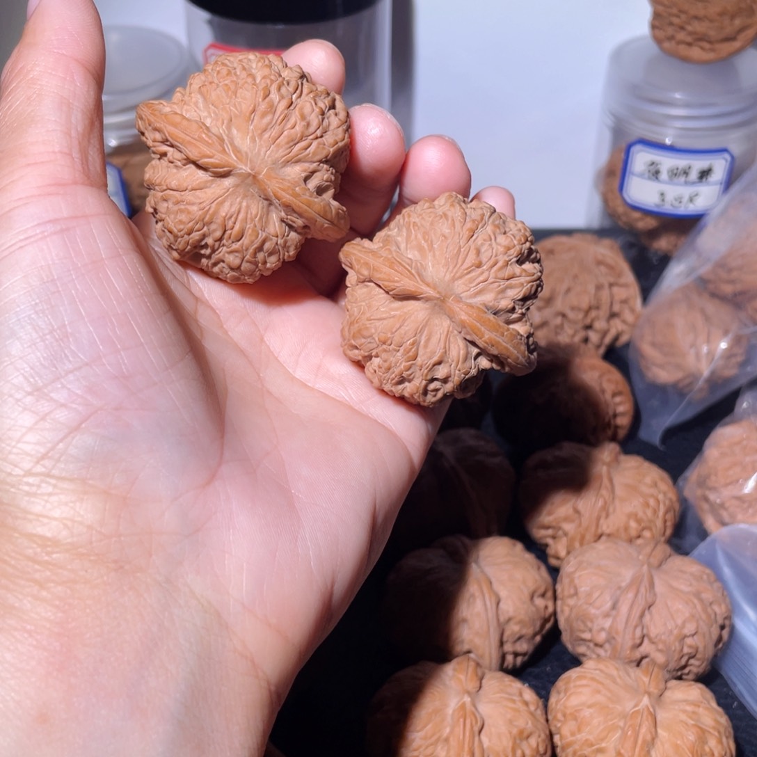 吊坠桃核久*?44尺血麒麟