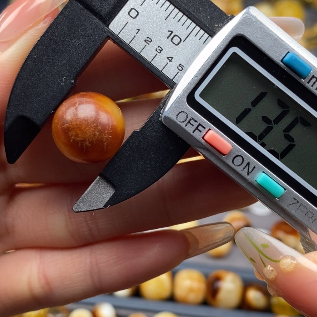 蜜蜡珠宝奇石未镶嵌