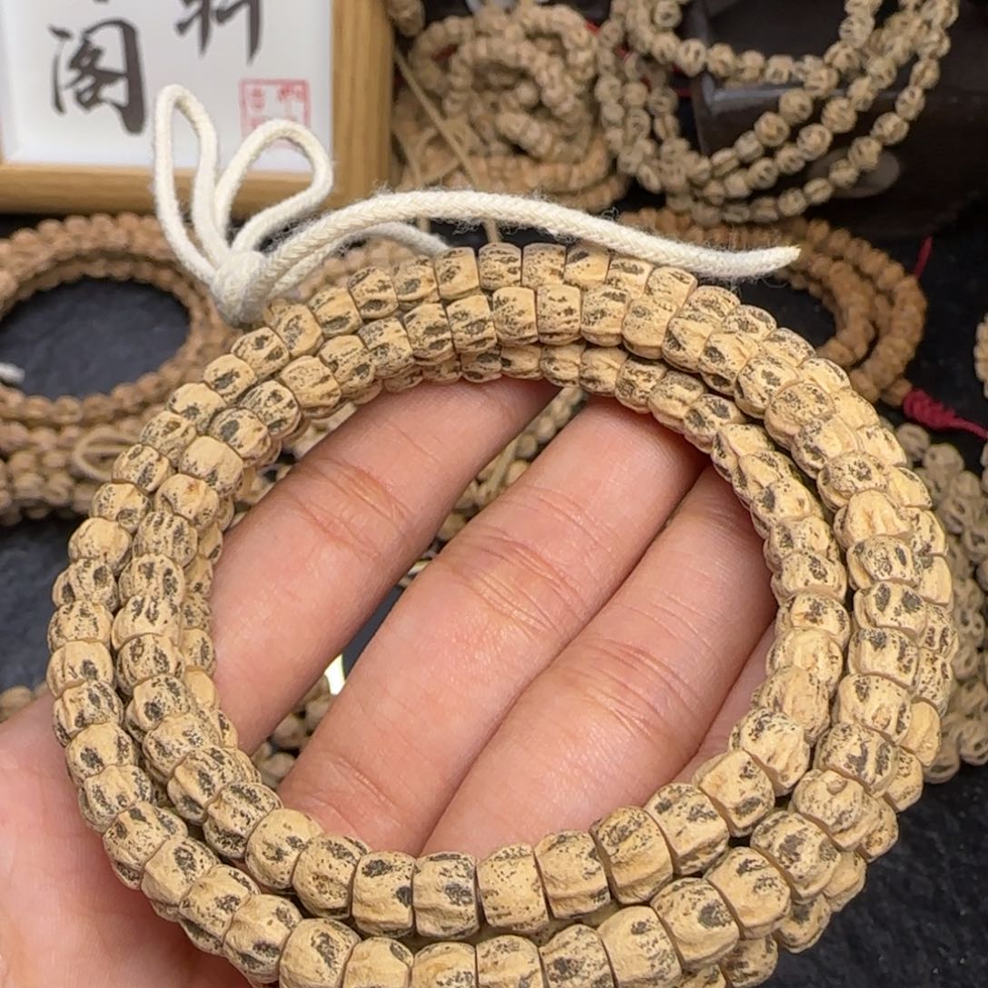 柏香籽/百香籽吊坠?*月