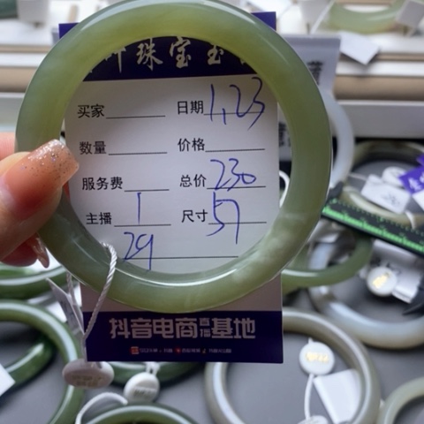 和田玉手镯未镶嵌酒*洒