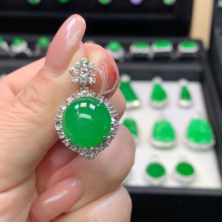 翡翠吊坠(不含链)18K金镶嵌小*