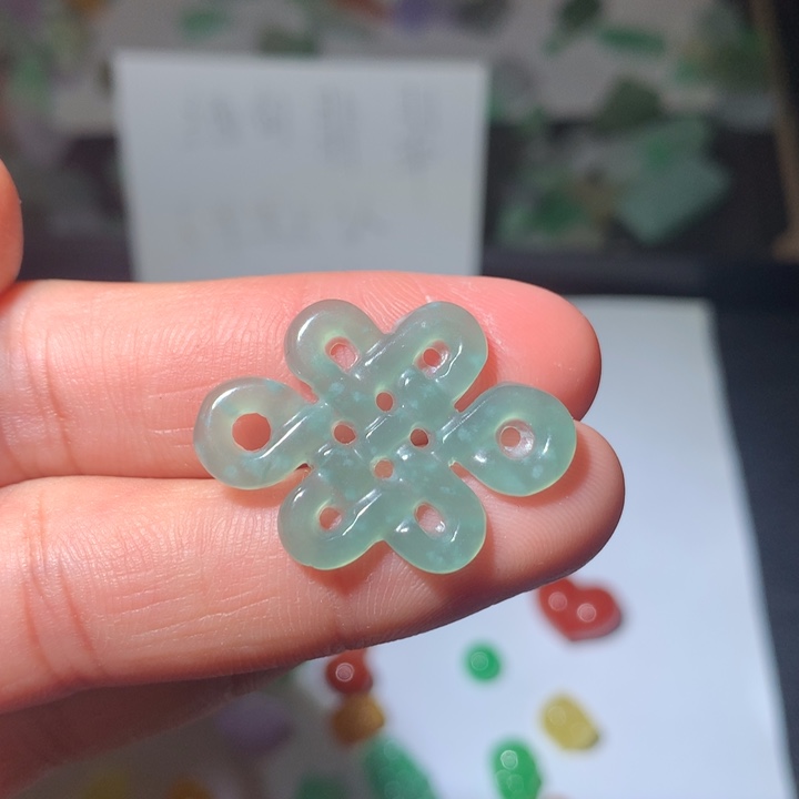 翡翠未镶嵌颈饰挂件