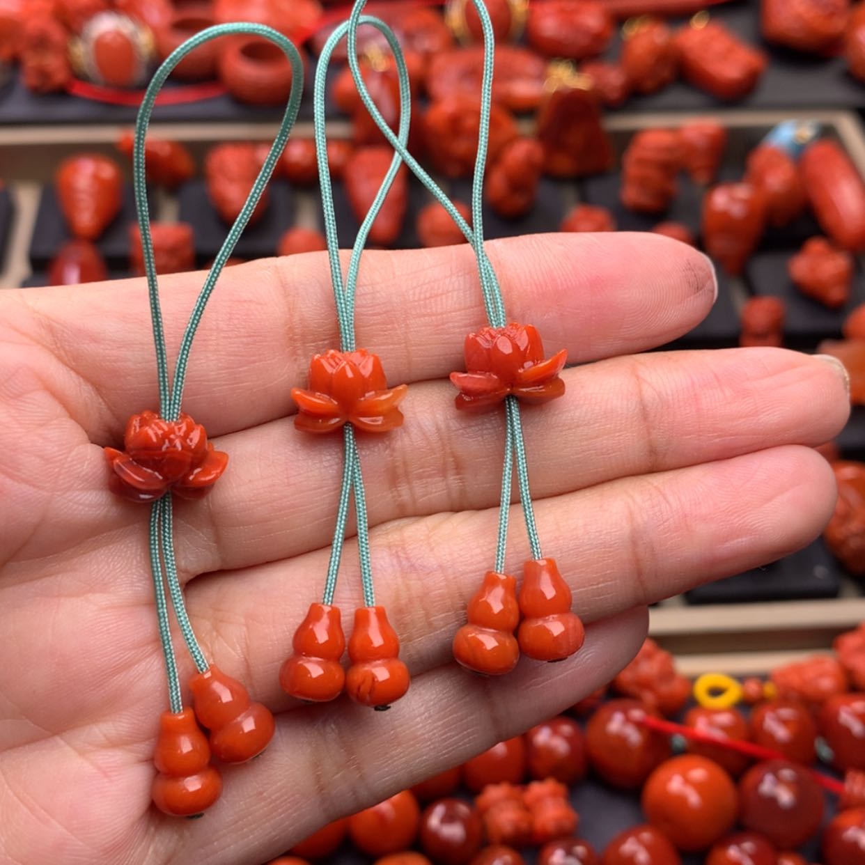 【闪购商品】南红玛瑙莲花侧挂未镶嵌门**林