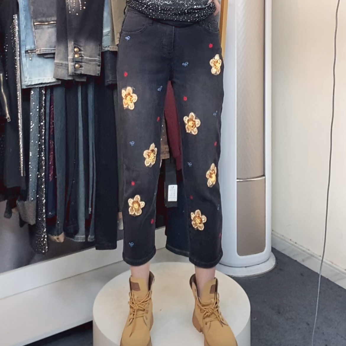 牛仔裤黑色刺绣时尚设计师珠片绣黄色亮片花休闲裤修身长