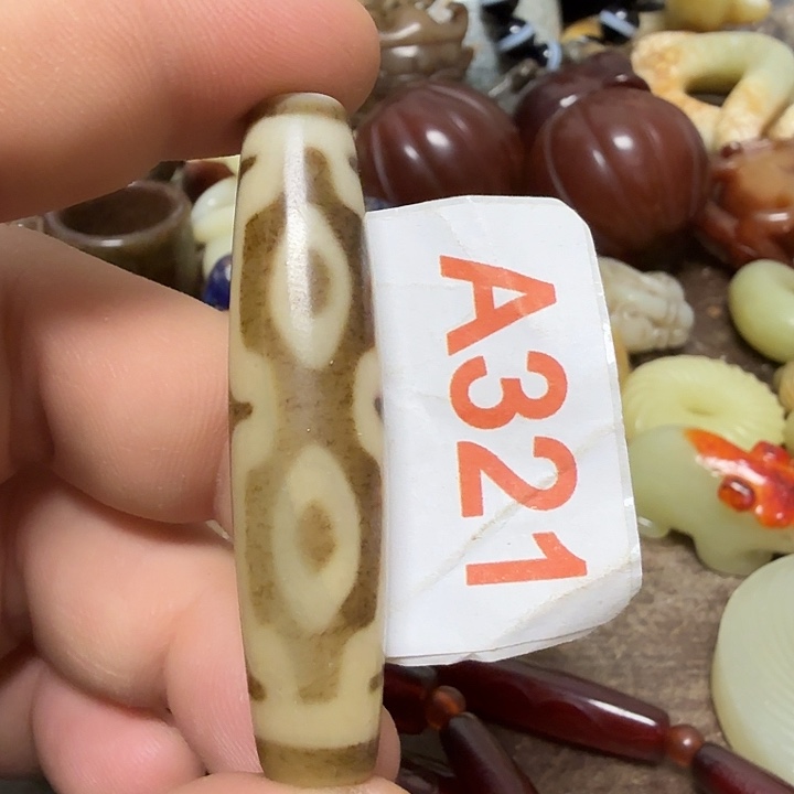 玛瑙/玉髓足铂镶嵌颈饰