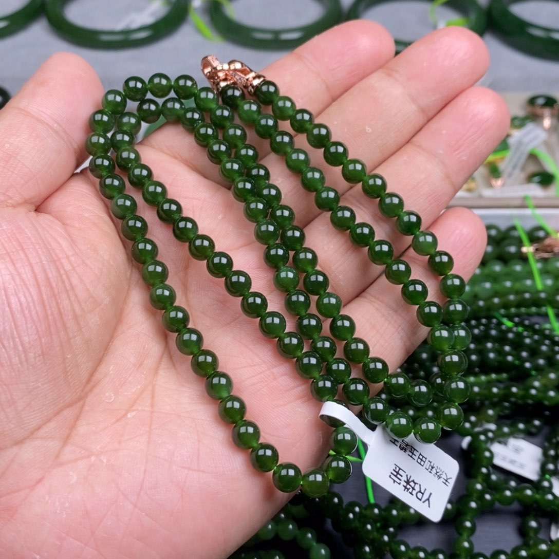 和田玉（碧玉）未镶嵌项链上****。6mm