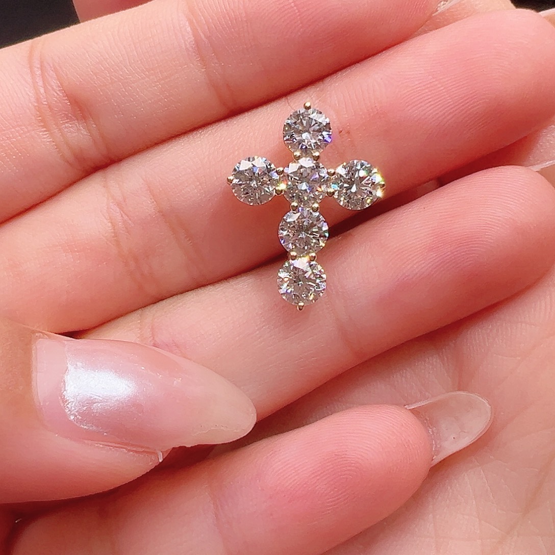 18K金镶嵌实验室培育钻石耳饰