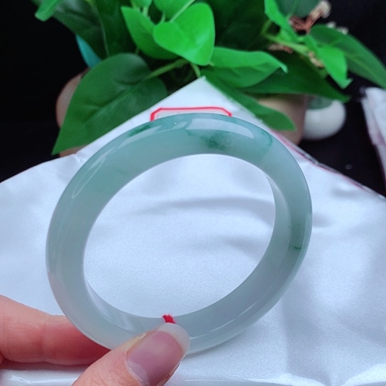 翡翠手镯未镶嵌      正圈57+