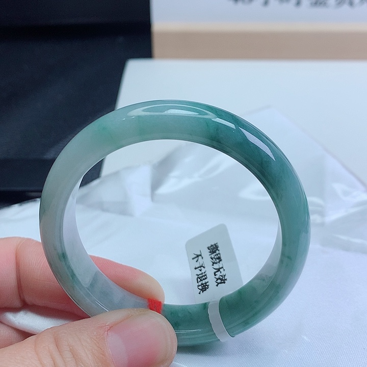 翡翠手镯未镶嵌53圈口