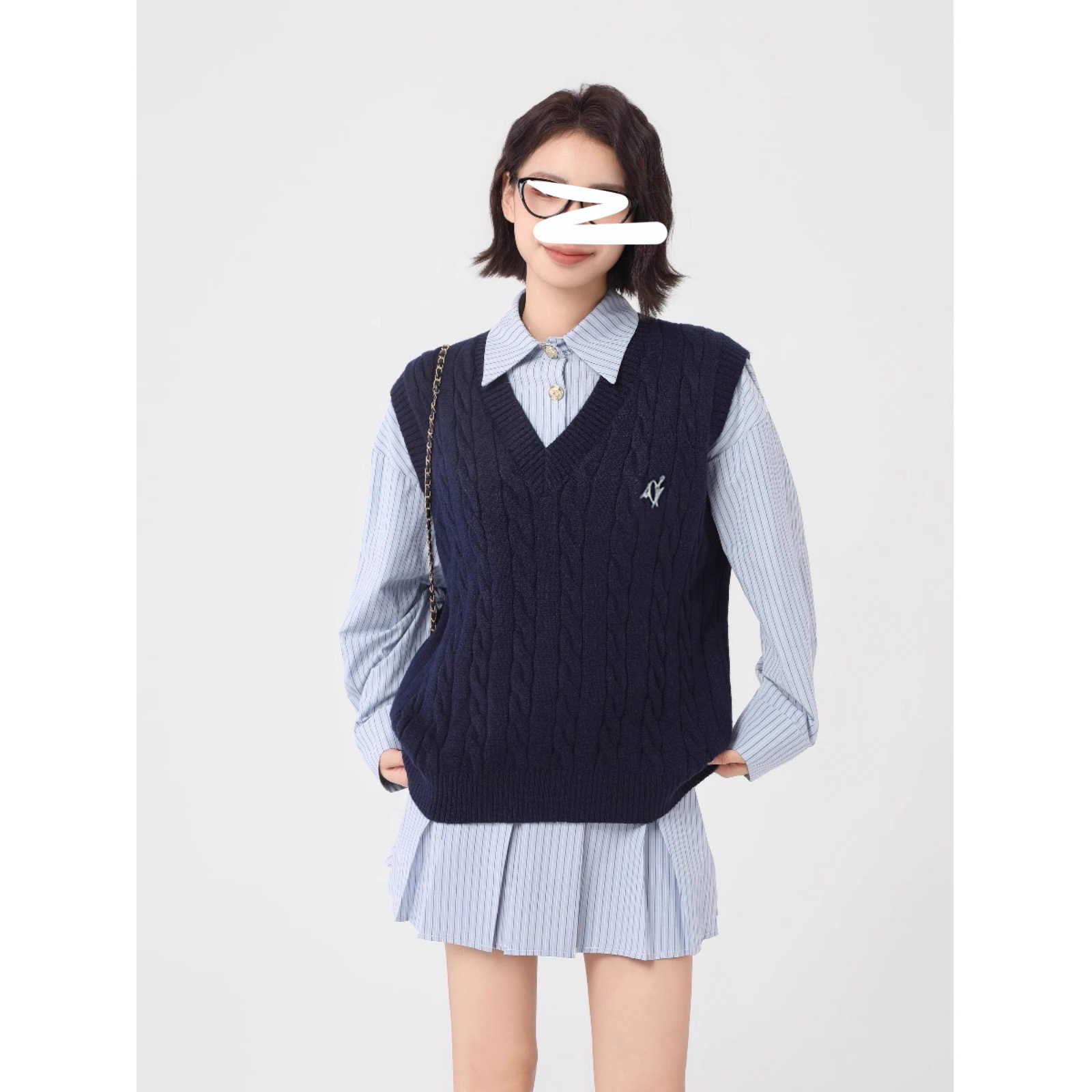 韩系针织马甲+条纹连衣裙