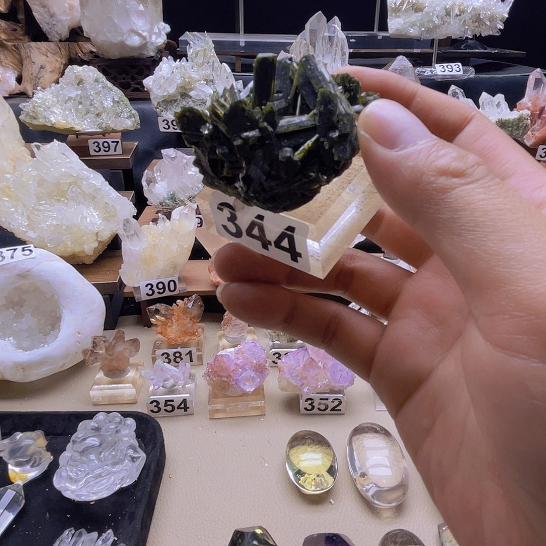 破***年石材绿帘          