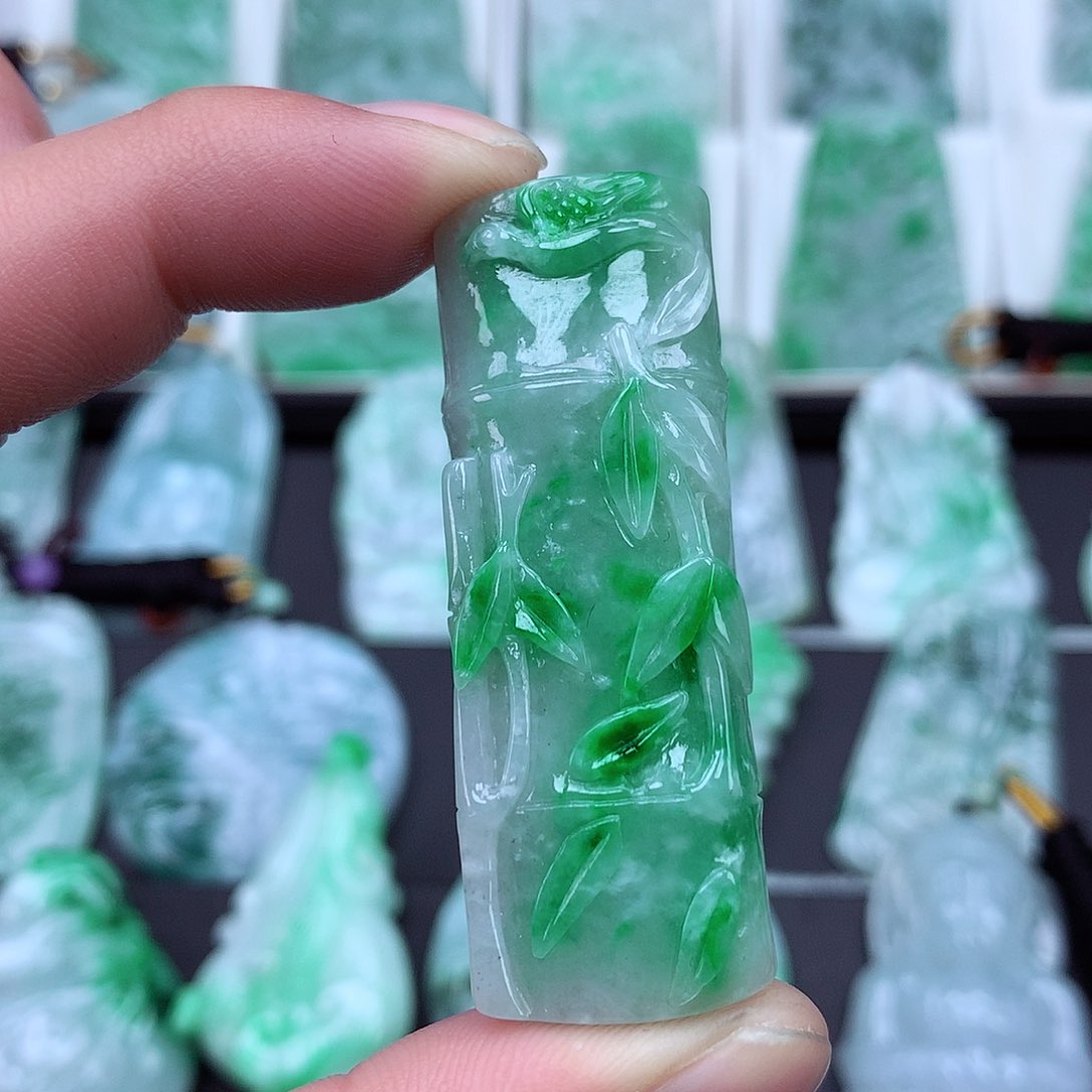 翡翠颈饰未镶嵌翡翠吊坠