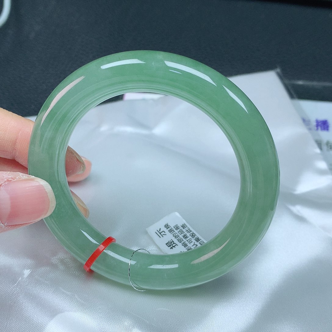 翡翠手镯未镶嵌53胖