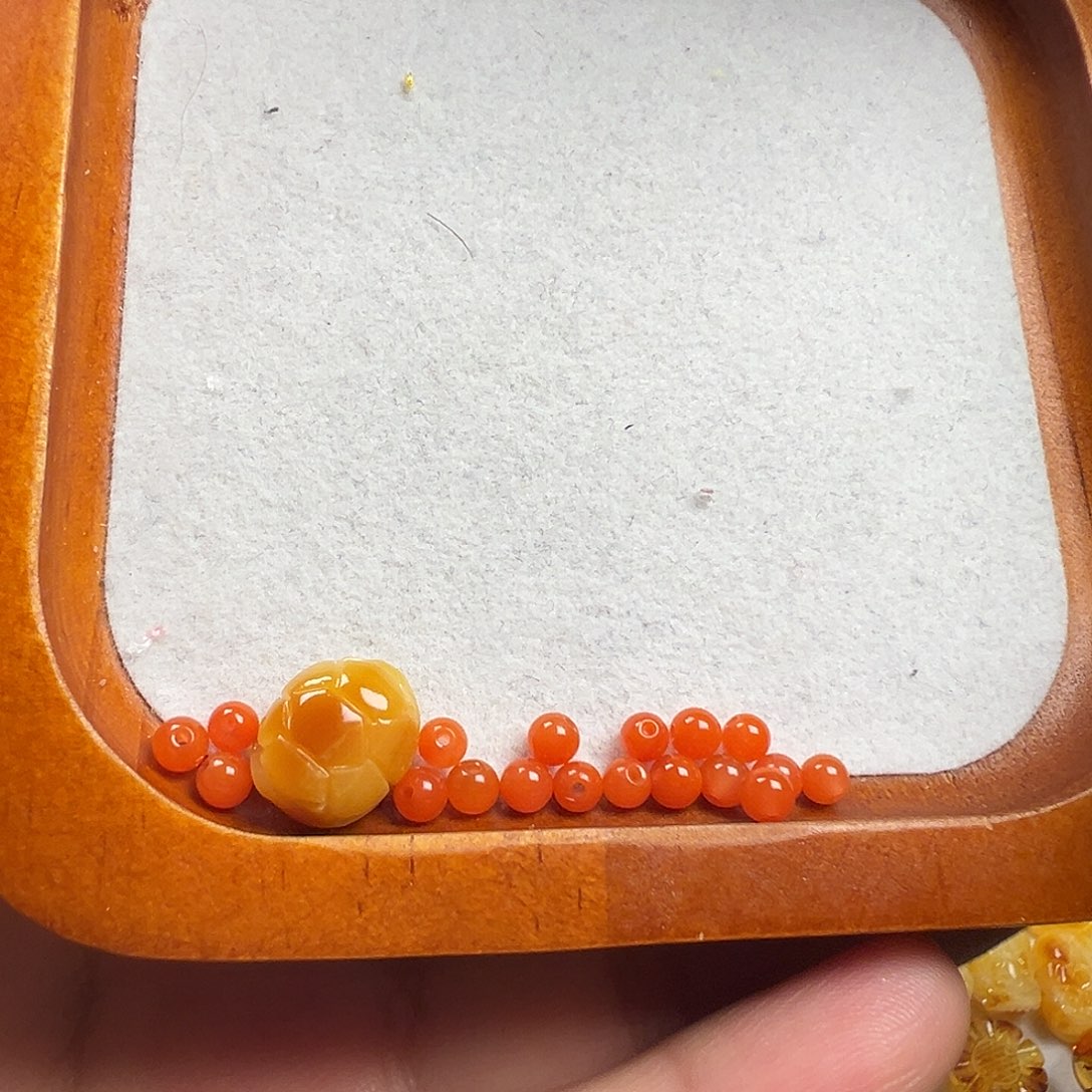 蜜蜡颈饰未镶嵌欢**多富甲戒指