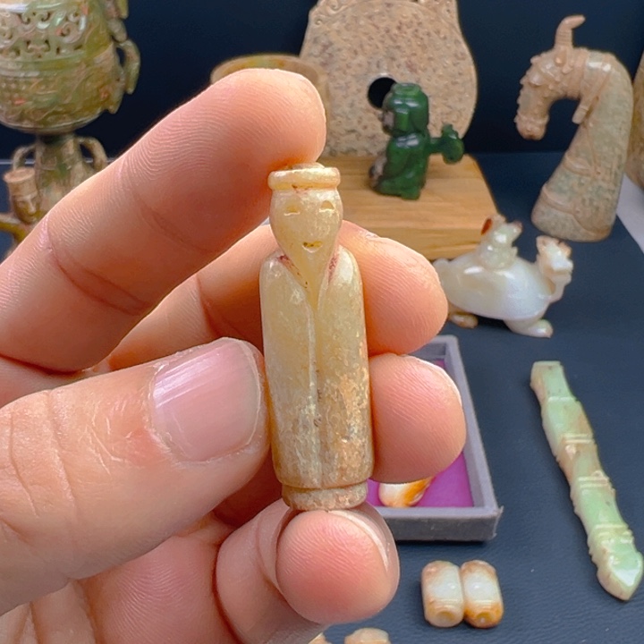 顺***水和田玉（糖玉）未镶嵌颈饰