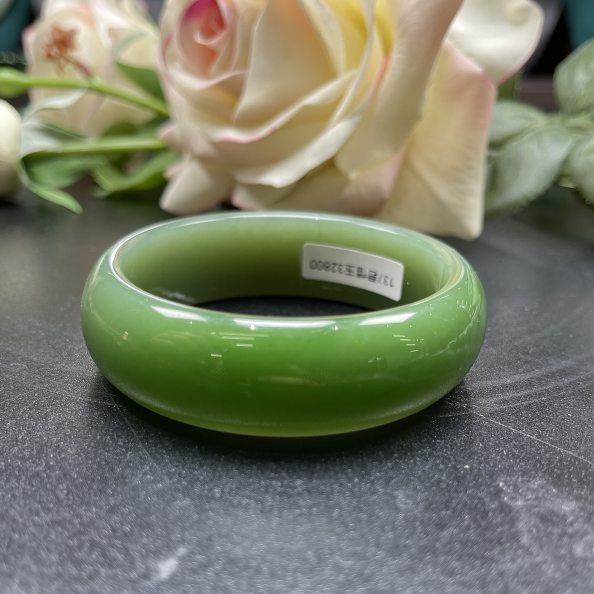 碧玉精品粉绿宽版经典手镯