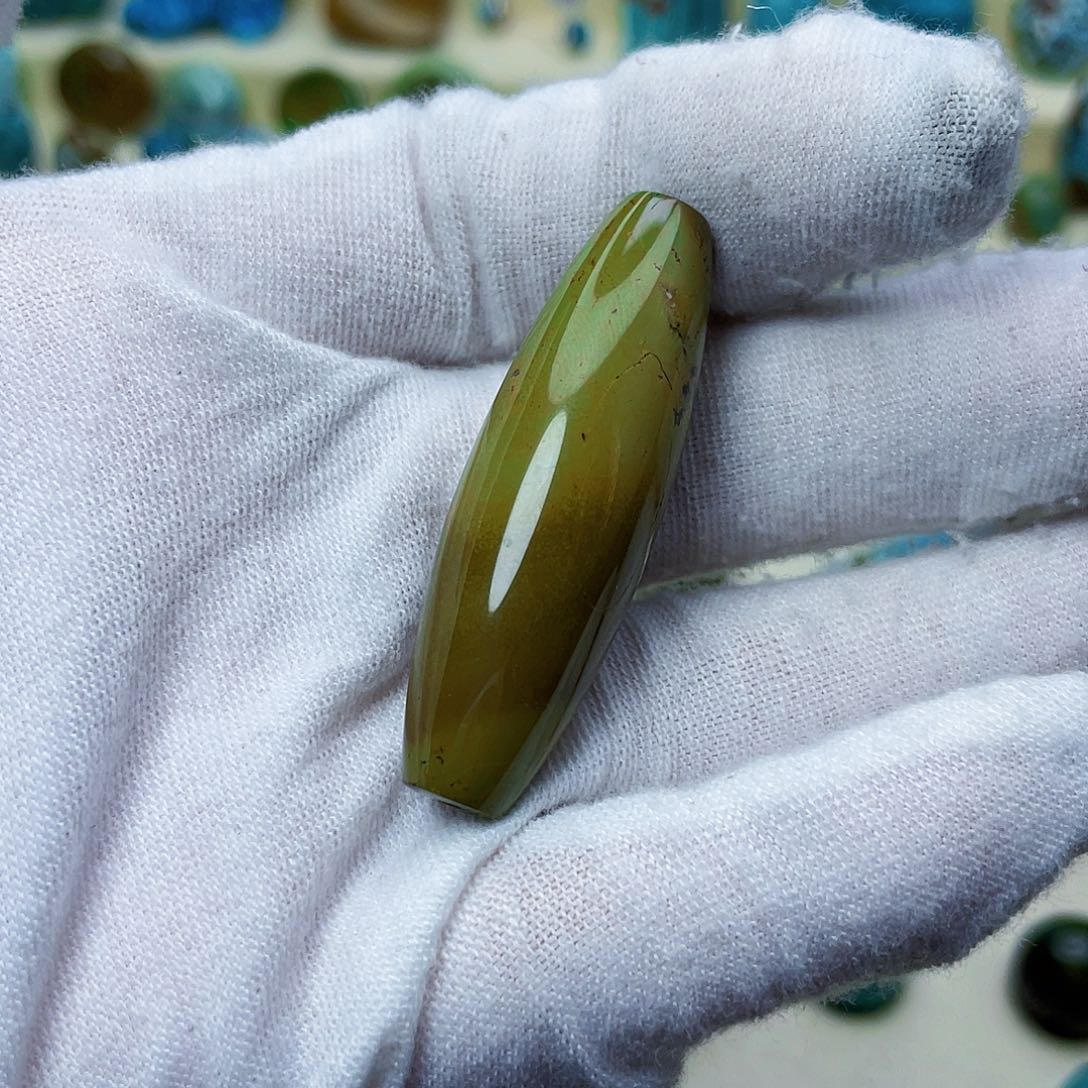 绿松石颈饰未镶嵌