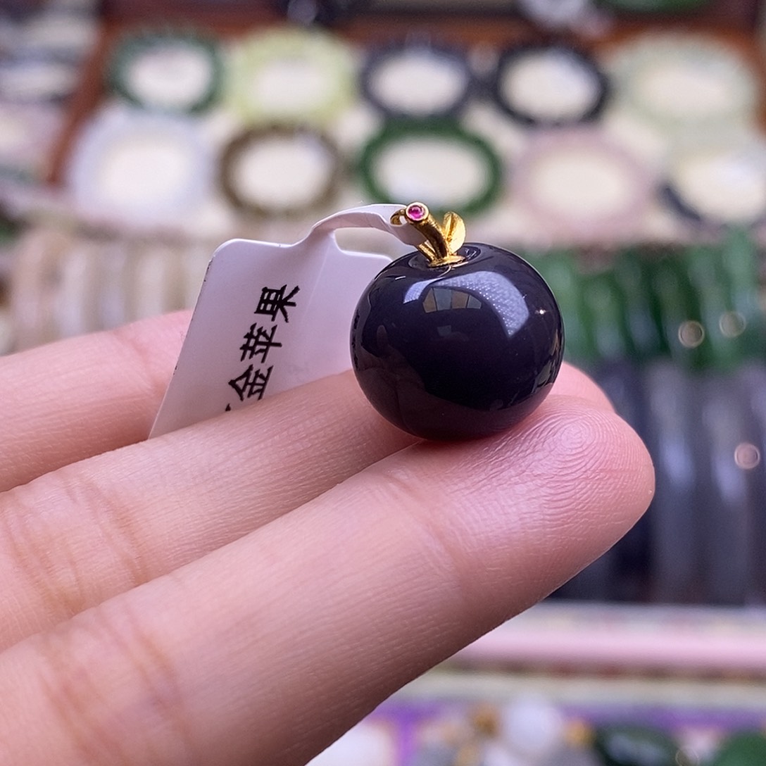 颈饰未镶嵌和田玉毕业级老坑料浓烟紫帝王紫金镶苹果