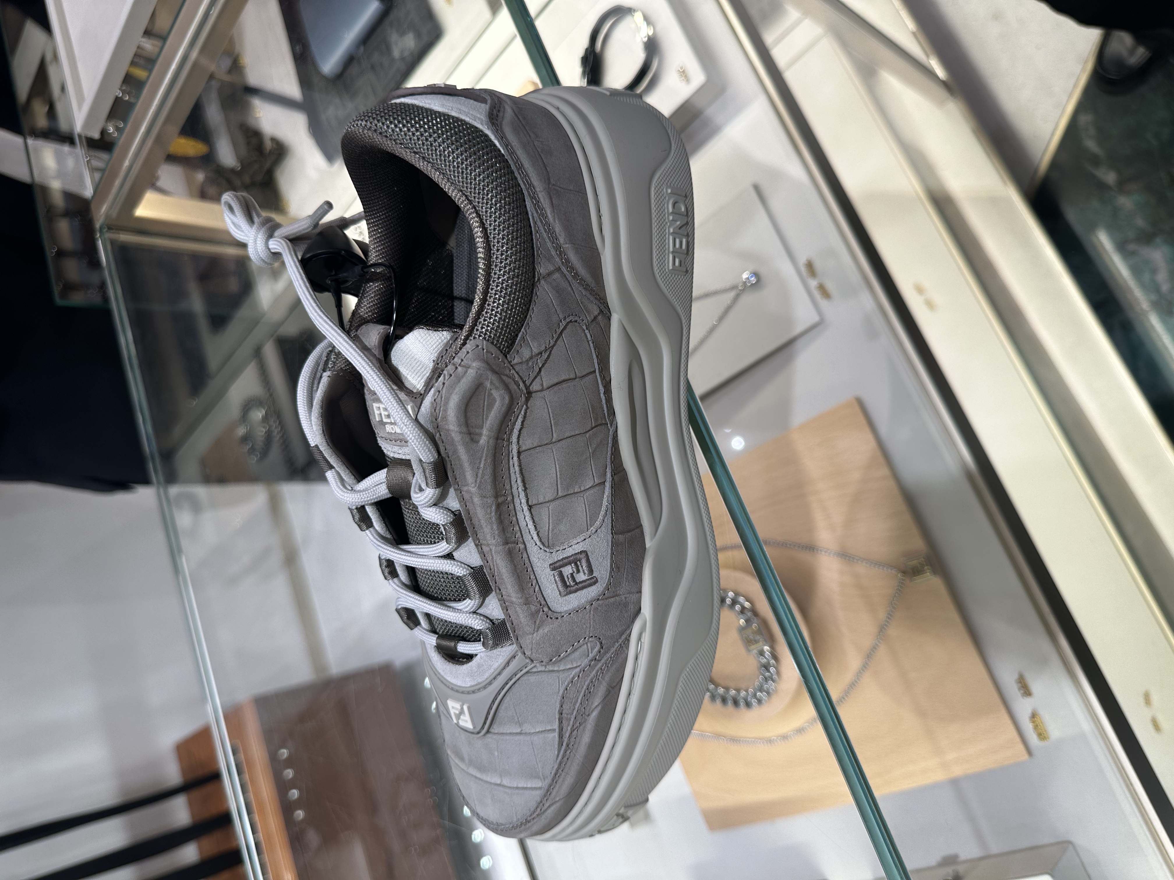 未使用 FENDI/芬迪 芬迪 force 灰色板鞋