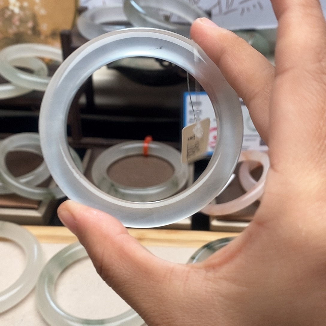 石英质玉手镯未镶嵌