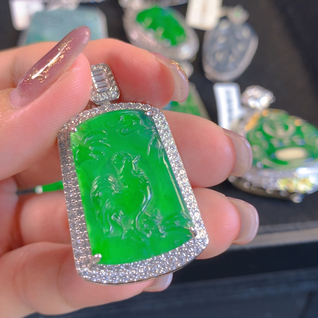 翡翠颈饰未镶嵌翡翠