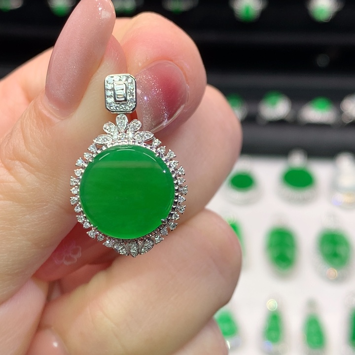 翡翠吊坠(不含链)18K金镶嵌