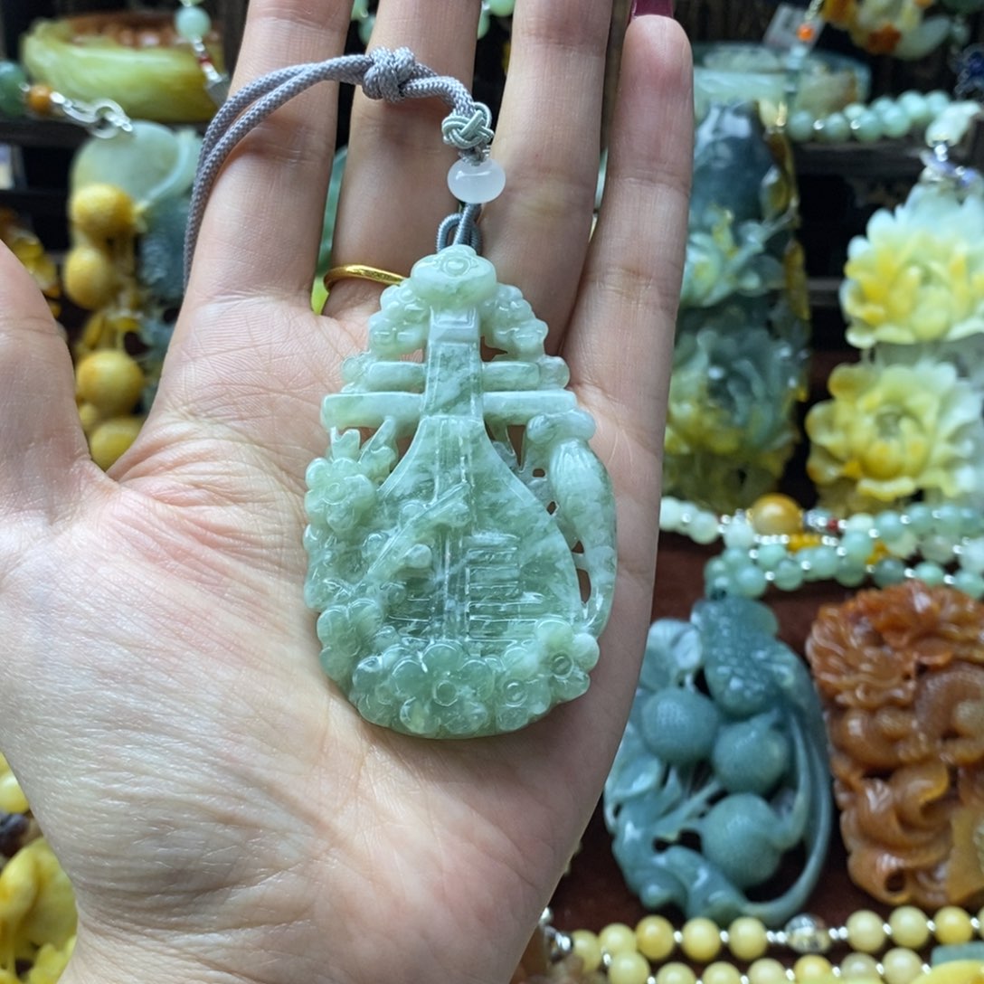 蛇纹石玉颈饰未镶嵌