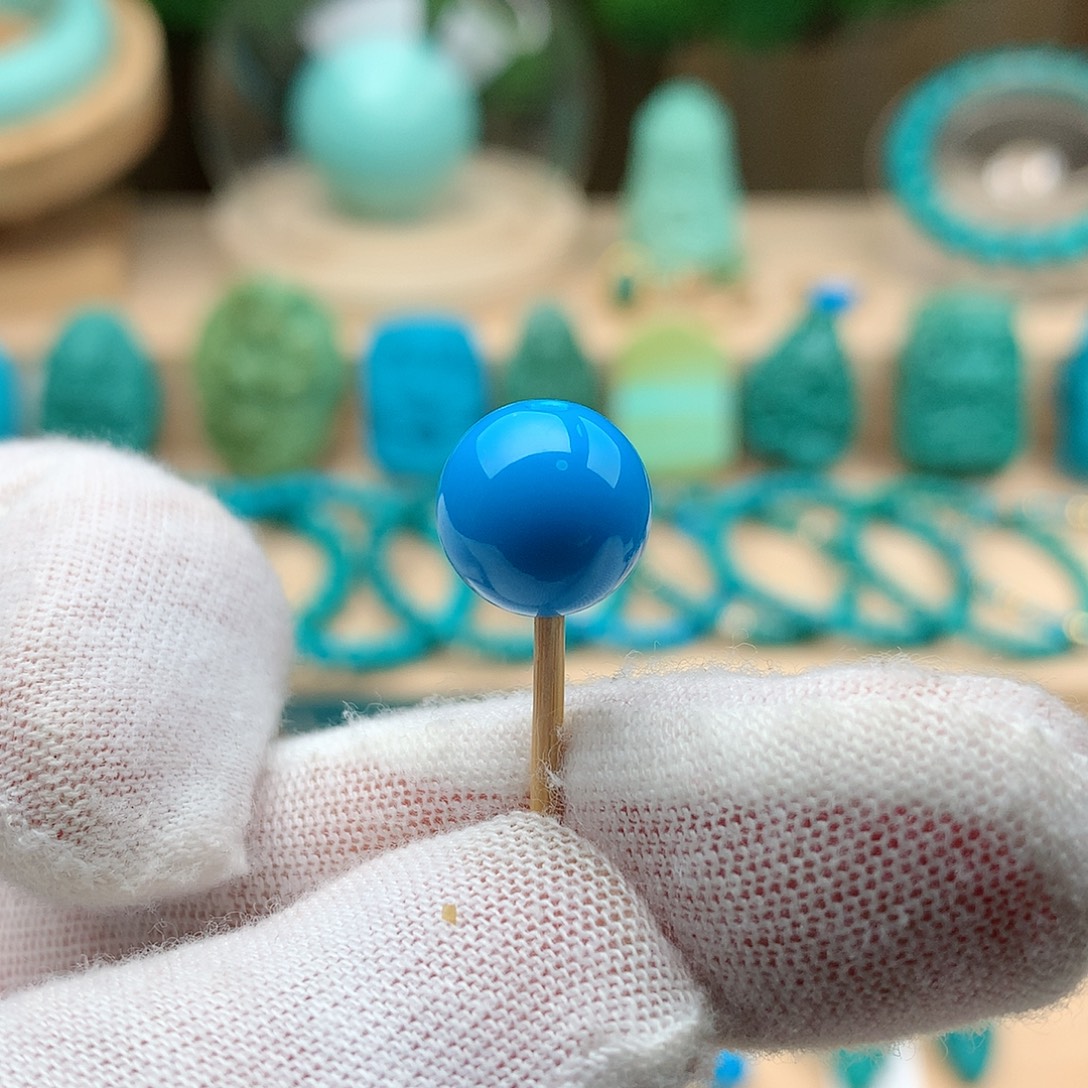 绿松石未镶嵌颈饰