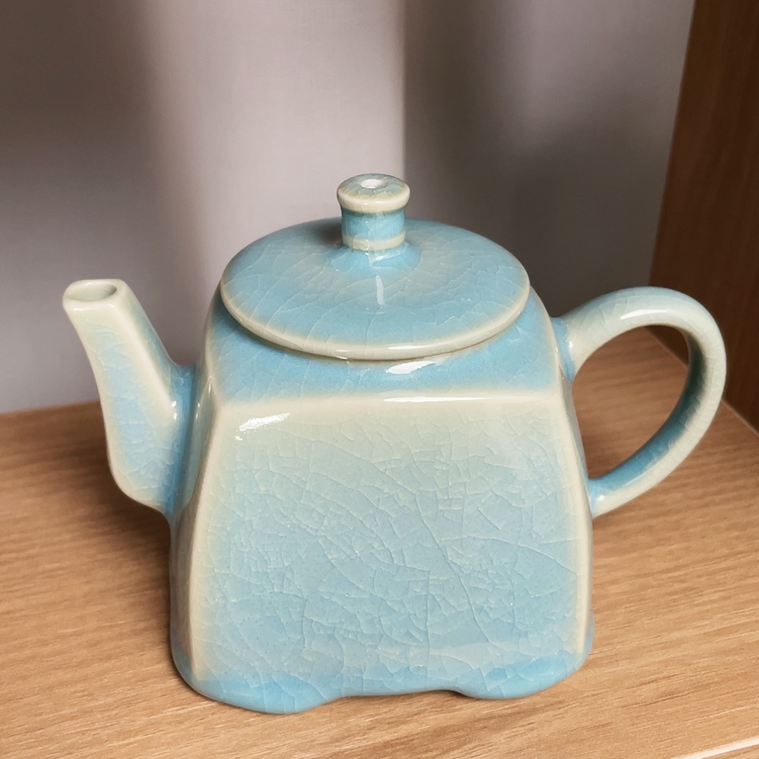 天蓝釉水小壶微瑕