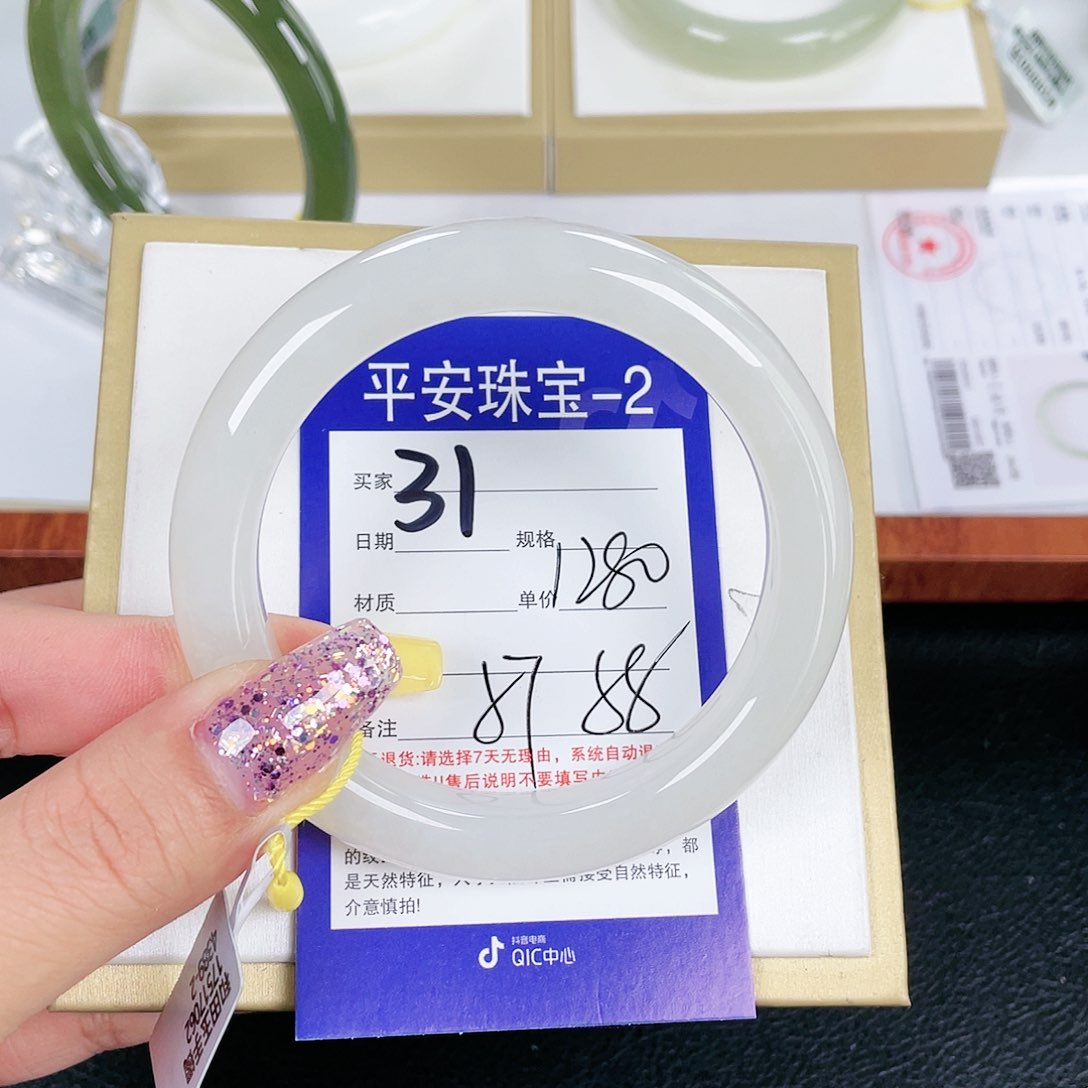 和田玉手镯未镶嵌