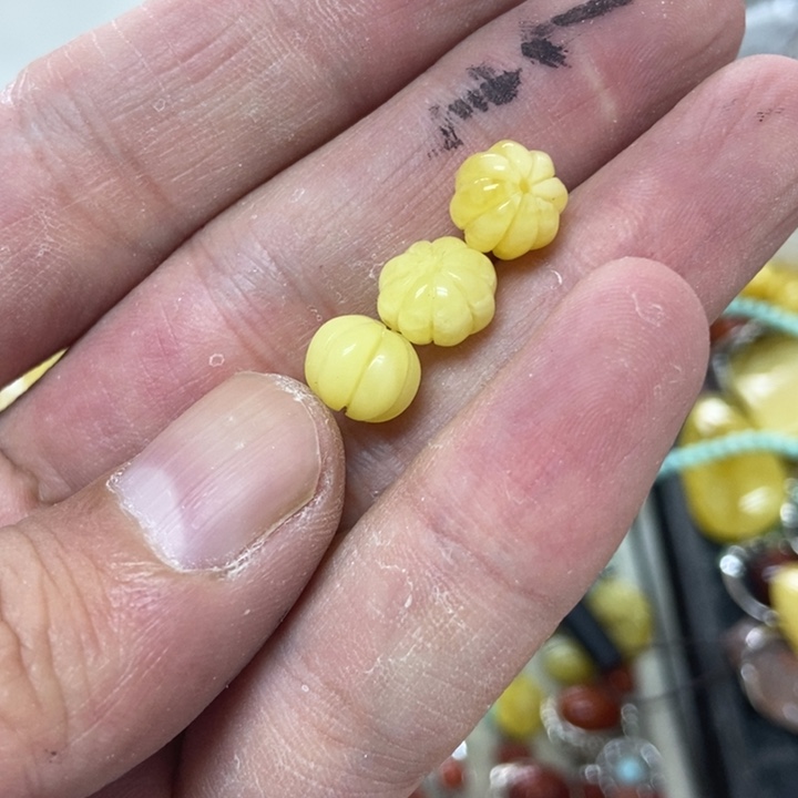 未镶嵌蜜蜡裸石多样性发货其一