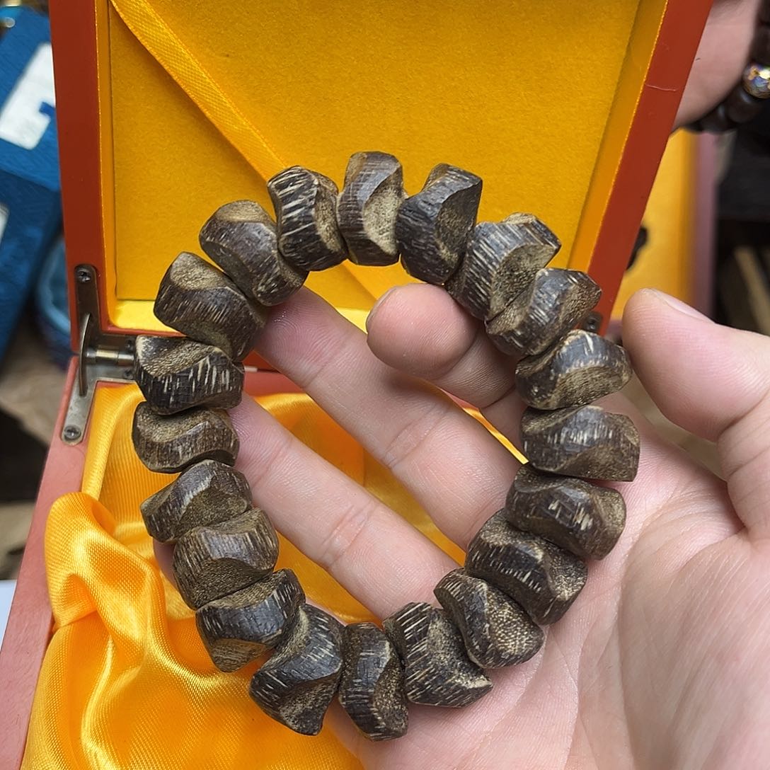 大叶紫檀（黑酸枝木类）