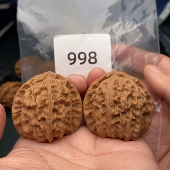 文玩核桃把件39.5三角白998