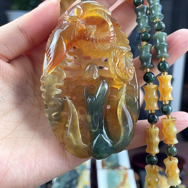 蛇纹石玉颈饰未镶嵌