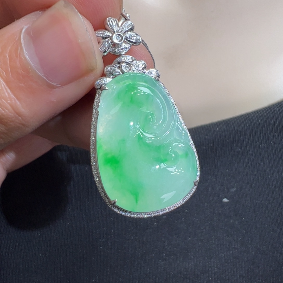 翡翠吊坠(不含链)18K金镶嵌