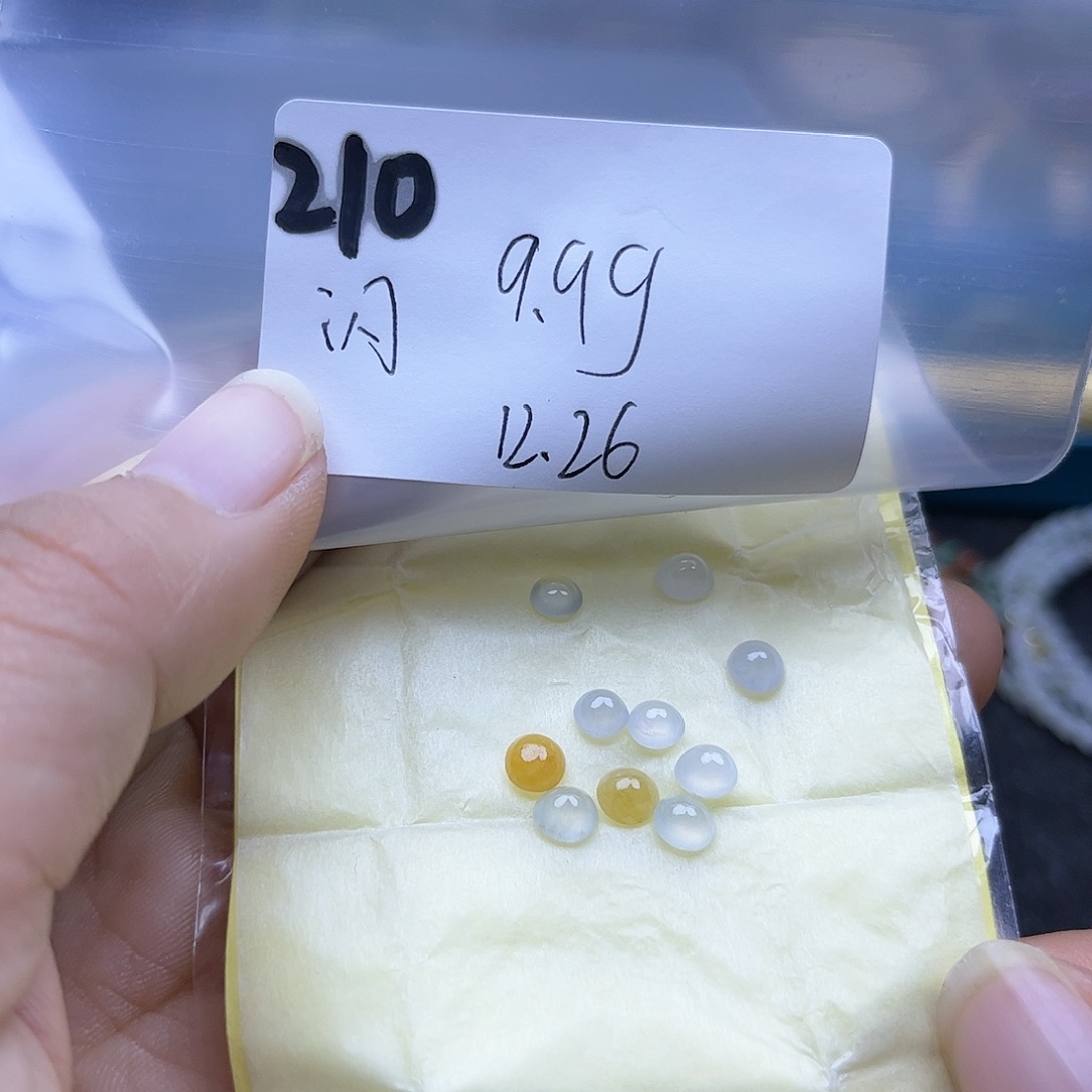 翡翠未镶嵌颈饰不退