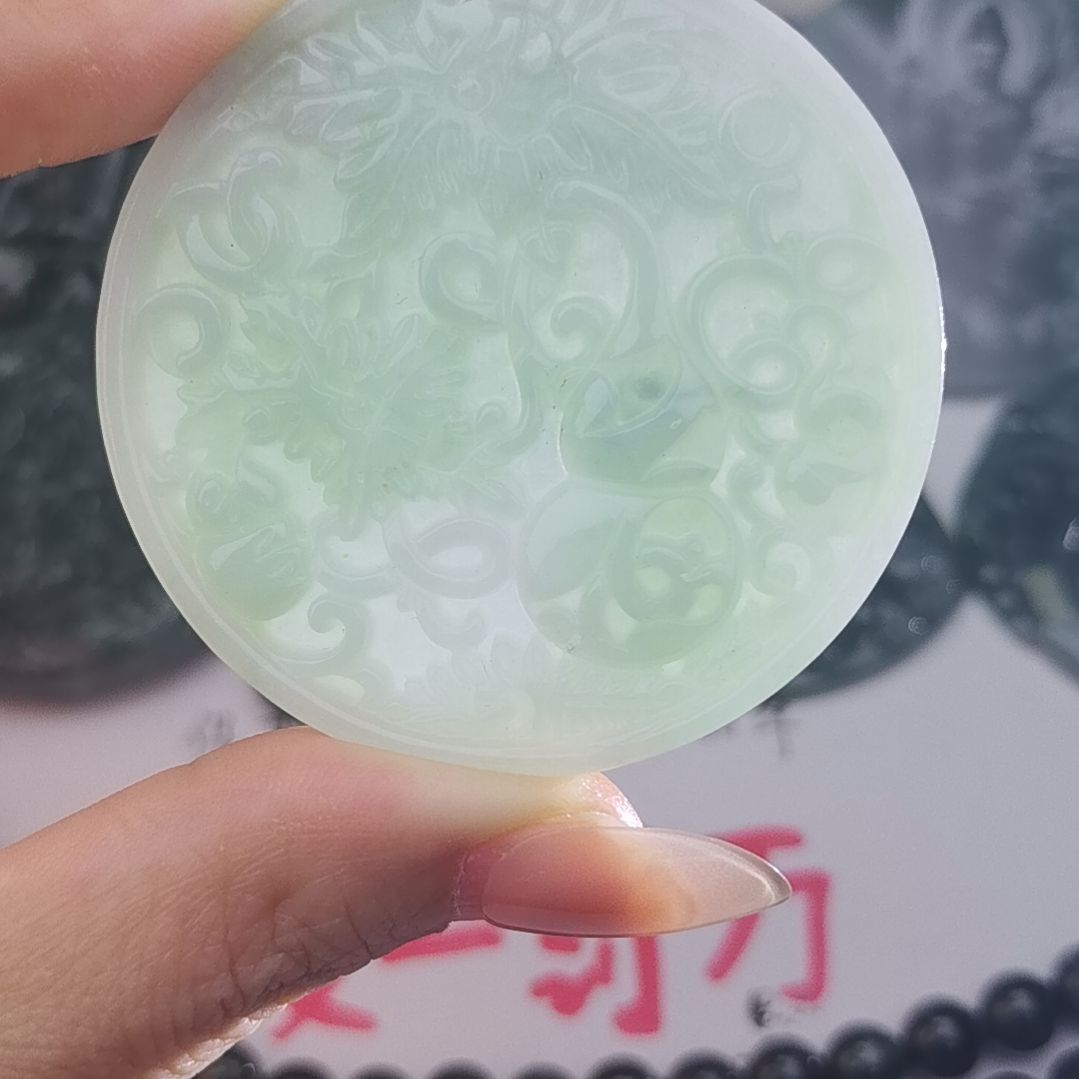 翡翠颈饰未镶嵌天然的A货翡翠