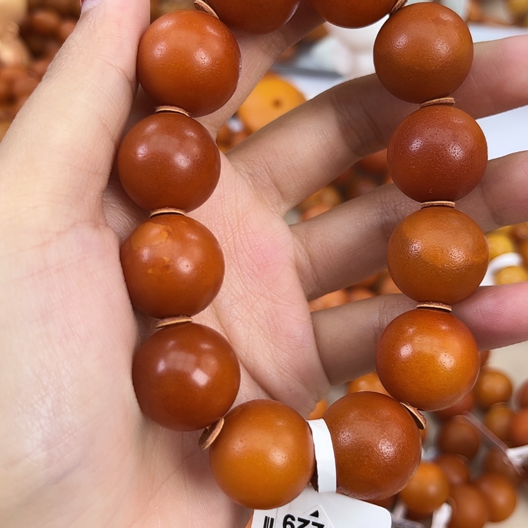 琥珀颈饰未镶嵌蜜蜡