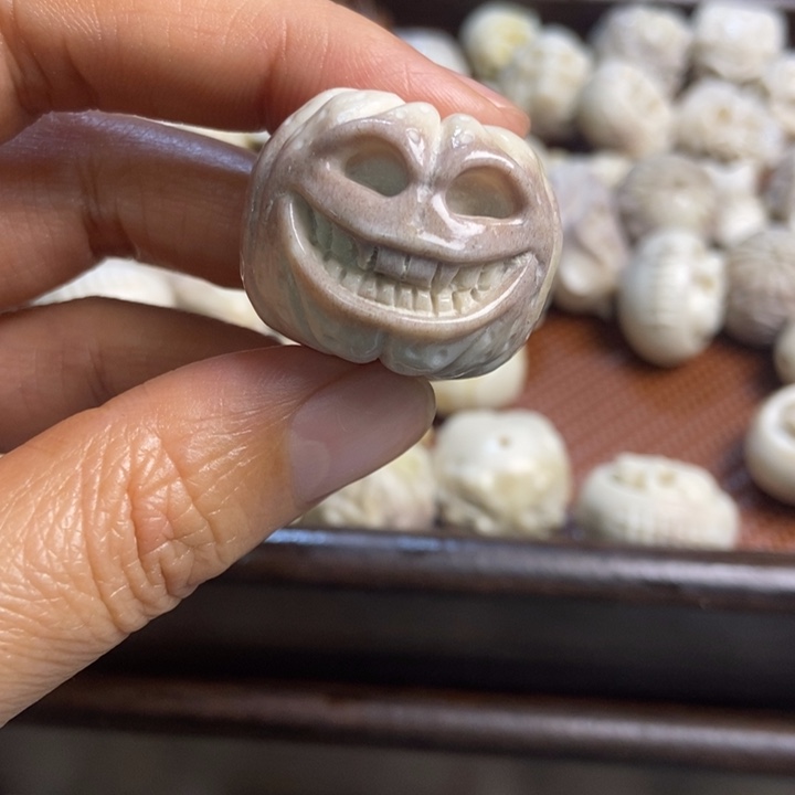 自***风配饰鹿角雕一个出